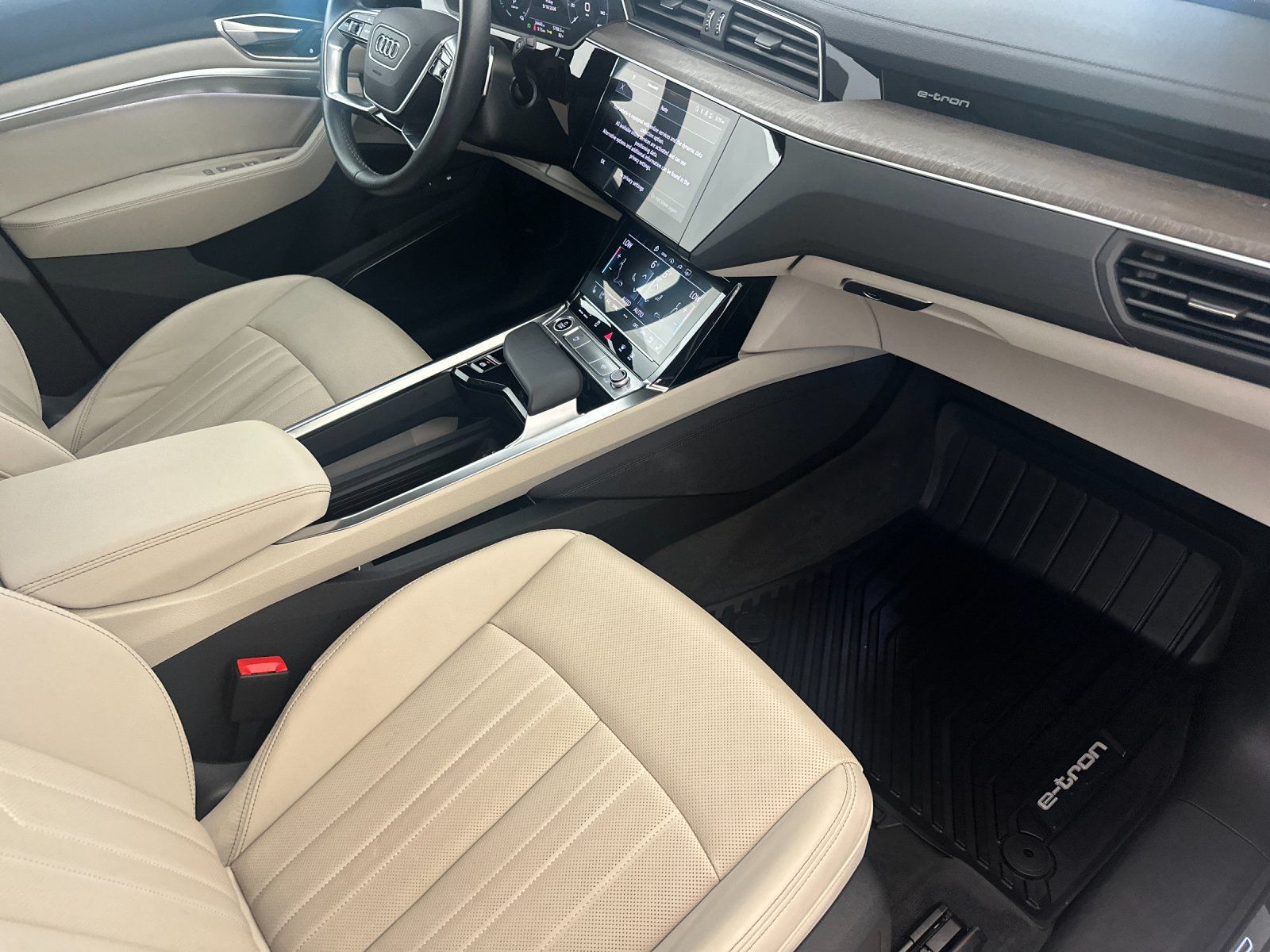 Used 2024 Audi Q8 e-tron Premium Plus w/ Premium Plus Package AWD/4WD image 16