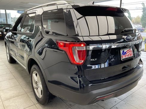 Used 2017 Ford Explorer XLT w/ Equipment Group 202A image 8