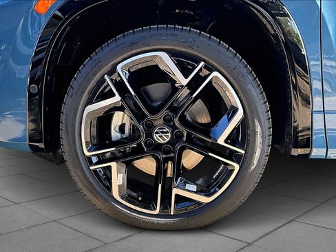 New 2026 Volkswagen Tiguan SEL R-Line image 11