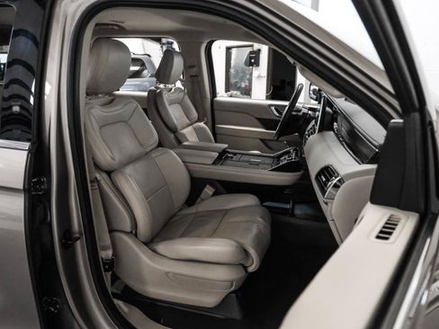Used 2020 Lincoln Navigator 2WD image 30