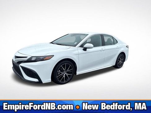 Used 2024 Toyota Camry SE image 1