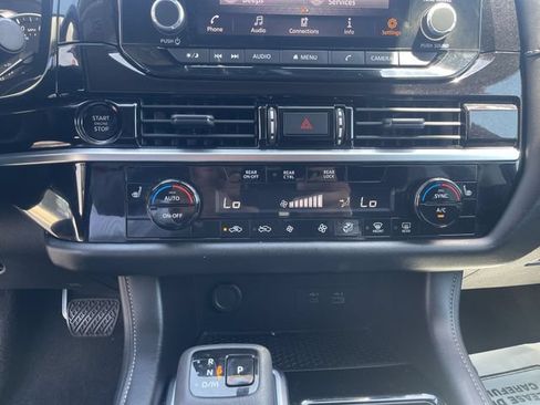 Used 2025 Nissan Pathfinder SV FWD image 25