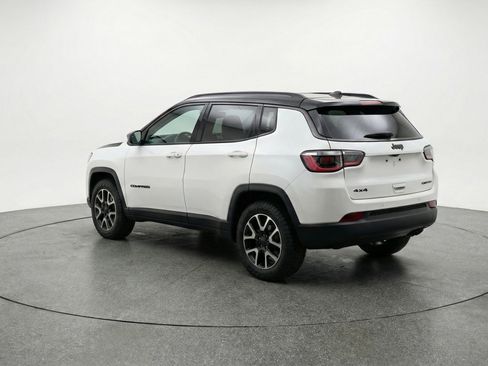 Used 2025 Jeep Compass Trailhawk AWD/4WD image 6
