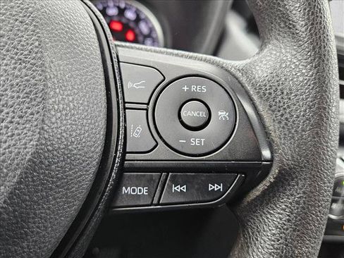 Used 2020 Toyota RAV4 XLE AWD/4WD image 18