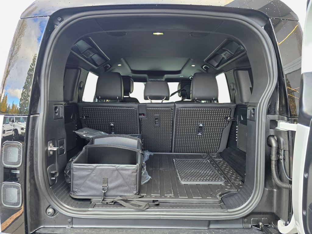 New 2026 Land Rover Defender 110 X-Dynamic SE AWD/4WD image 12