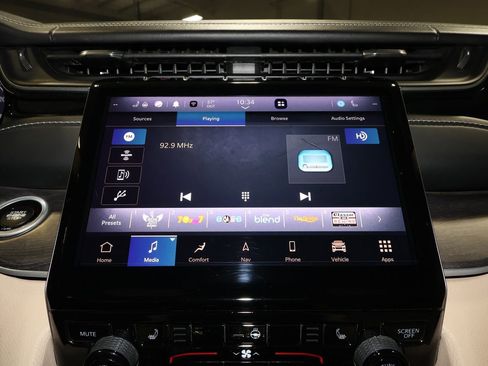 Used 2022 Jeep Grand Cherokee Limited AWD/4WD image 12