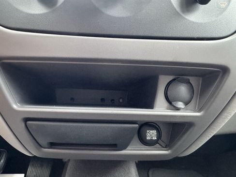 Used 2005 Ford Taurus SE FWD image 25