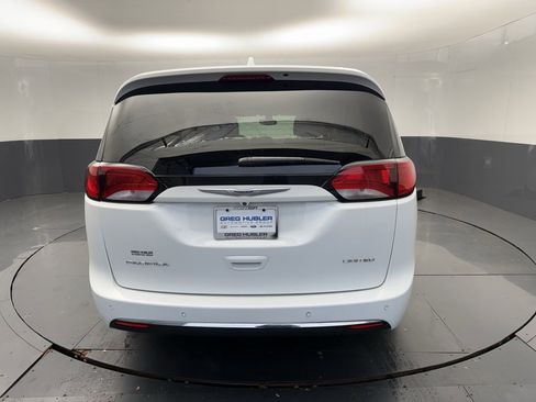 Used 2020 Chrysler Pacifica Limited w/ 8-pass Seating Package image 11