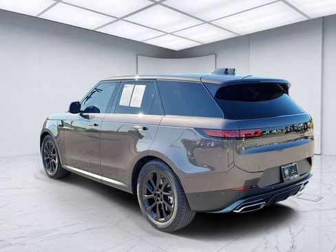 Used 2024 Land Rover Range Rover Sport SE AWD/4WD image 3
