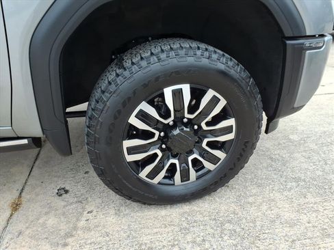 Used 2025 GMC Sierra 2500 Denali Ultimate image 9