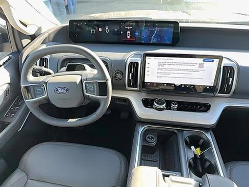 New 2025 Ford Expedition Active image 14