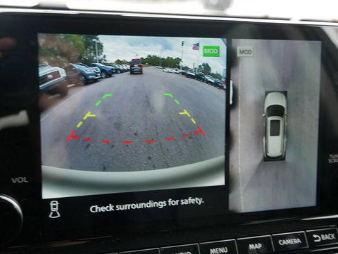 New 2025 Nissan Pathfinder SL image 12