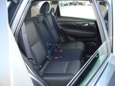 Used 2018 Nissan Rogue S image 11