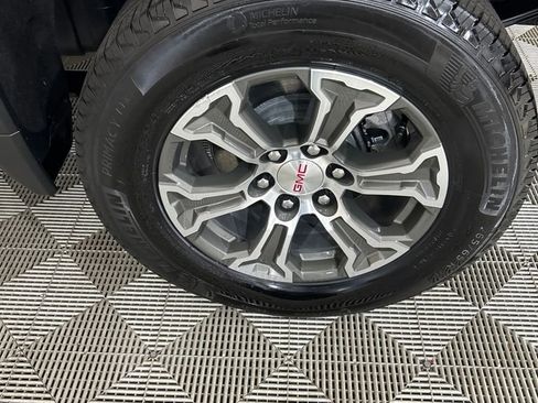 Used 2025 GMC Sierra 1500 SLT image 11