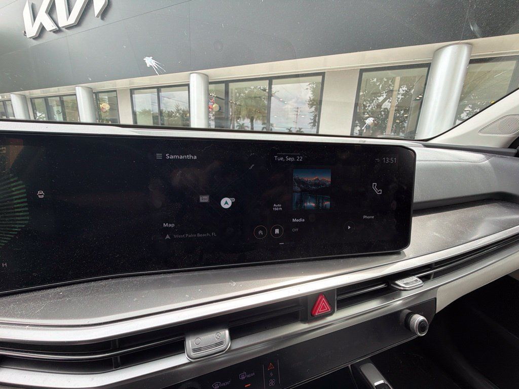 Used 2024 Kia Sorento EX w/ Panoramic Sunroof Package FWD image 4
