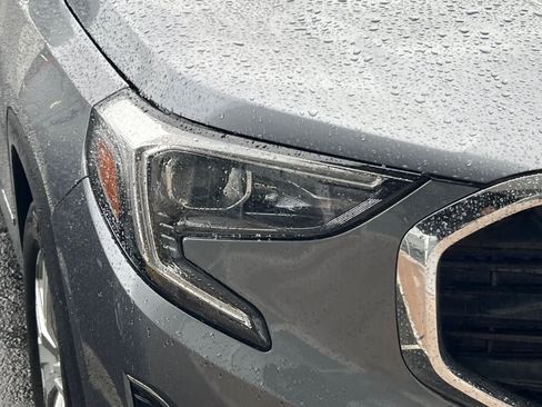 Used 2020 GMC Terrain SLE w/ Driver Convenience Package image 8