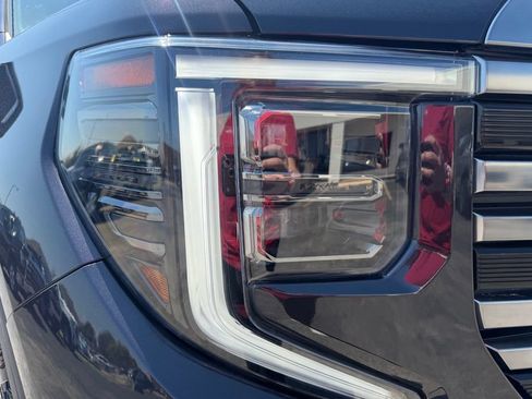 Used 2024 GMC Sierra 1500 AT4 w/ Technology Package AWD/4WD image 6
