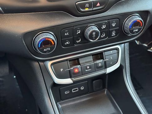 Certified 2023 GMC Terrain SLE w/ Driver Convenience Package image 27