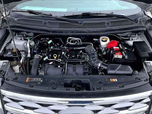 Used 2019 Ford Explorer XLT image 25