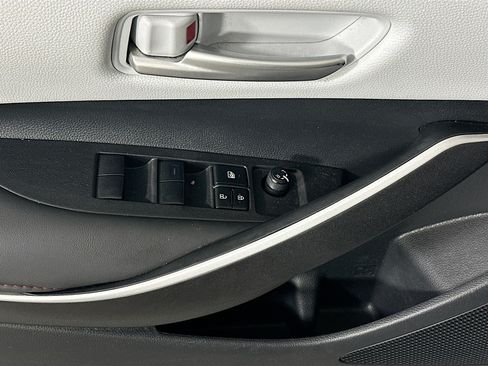 Used 2025 Toyota Corolla SE FWD image 14