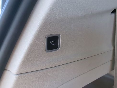 Used 2024 Chrysler Pacifica Touring-L FWD image 35