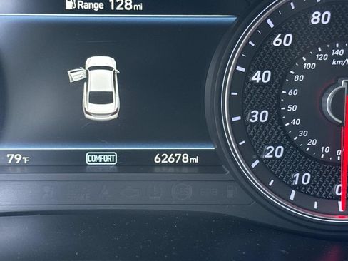 Used 2020 Genesis G70 2.0T RWD image 38