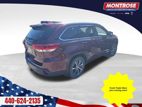 Used 2018 Toyota Highlander XLE AWD/4WD image 3
