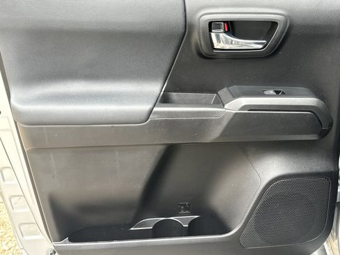 Used 2020 Toyota Tacoma TRD Sport image 21