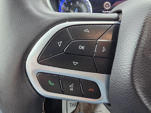 Used 2024 Chrysler Pacifica Touring-L FWD image 18