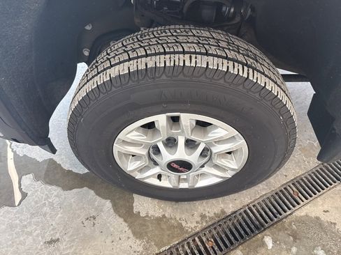 Used 2024 GMC Sierra 2500 SLE w/ SLE Convenience Package image 18