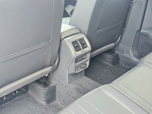 Used 2022 Volkswagen Tiguan SE image 25