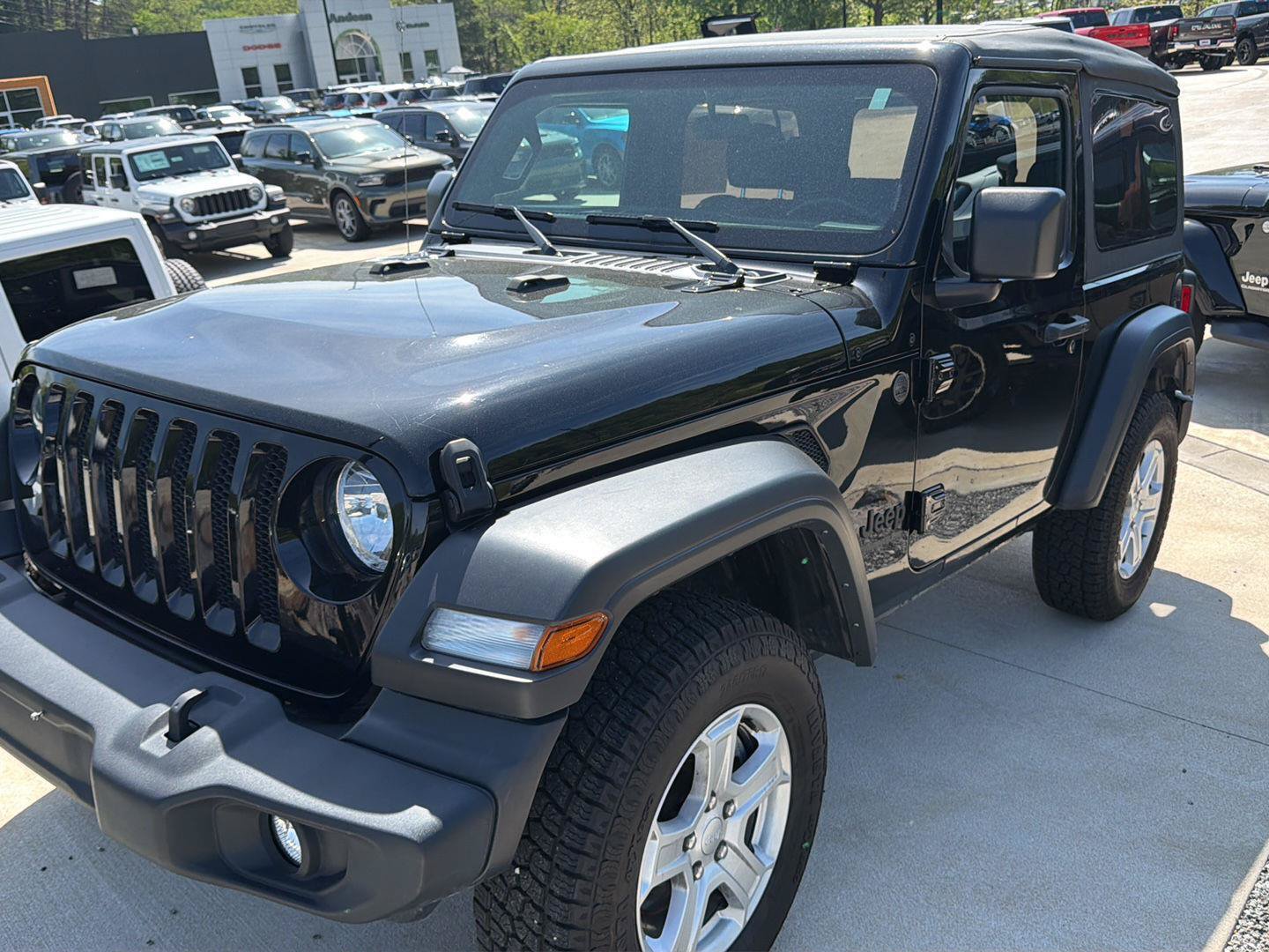 Used 2022 Jeep Wrangler Sport AWD/4WD image 7