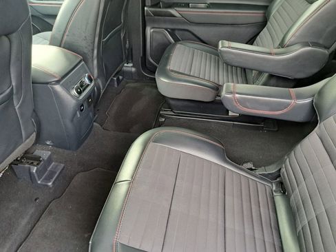 Used 2025 Ford Explorer ST-Line image 25