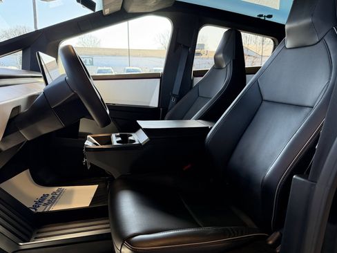 Used 2024 Tesla Cybertruck AWD Crew Cab image 20