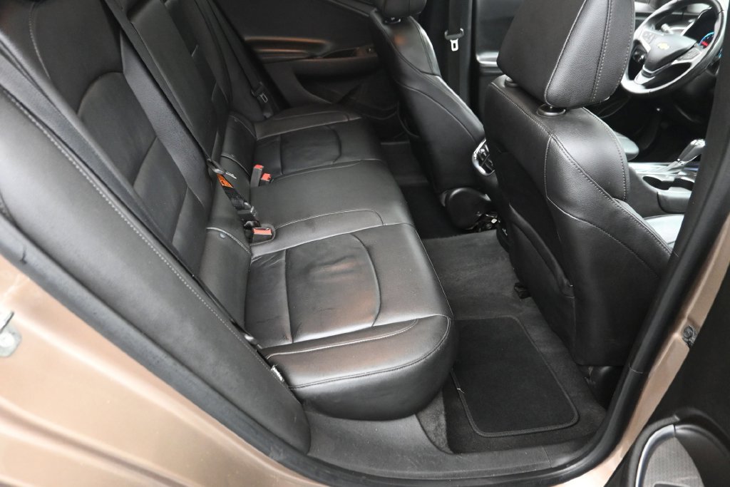 Used 2018 Chevrolet Malibu LT w/ Leather Package FWD image 10