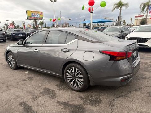 Used 2024 Nissan Altima 2.5 SV image 3