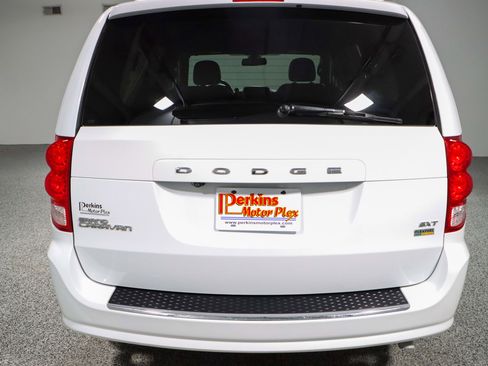 Used 2019 Dodge Grand Caravan SXT image 8