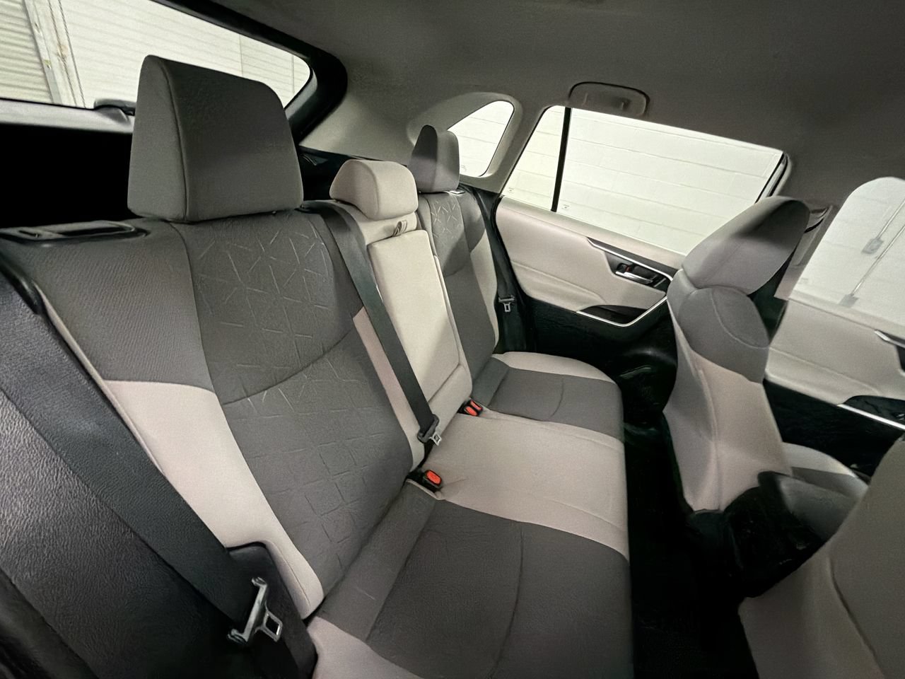 Used 2020 Toyota RAV4 XLE FWD image 25