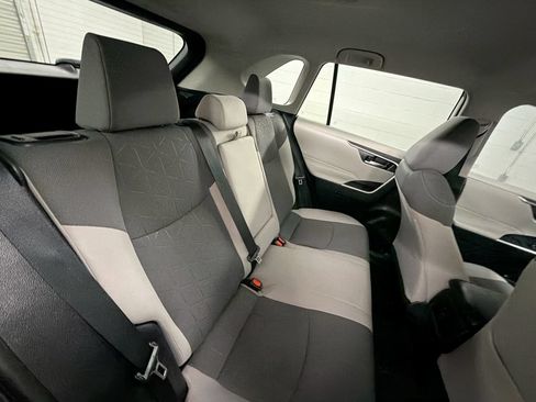 Used 2020 Toyota RAV4 XLE FWD image 25