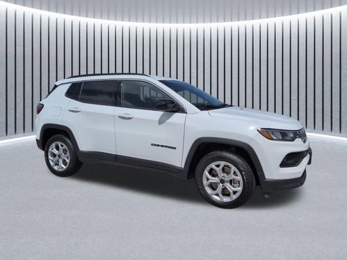 New 2026 Jeep Compass Latitude AWD/4WD image 4
