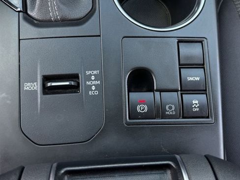 Used 2023 Toyota Highlander LE image 21