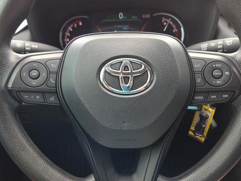 Certified 2025 Toyota RAV4 LE FWD image 28