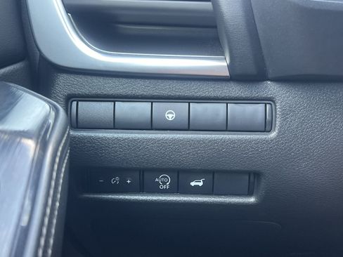 Used 2025 Nissan Rogue SV AWD/4WD image 12