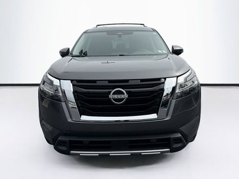 Used 2023 Nissan Pathfinder SL AWD/4WD image 2