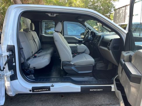Used 2022 Ford F250 XL w/ Power Equipment Group AWD/4WD image 8