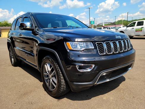 Used 2017 Jeep Grand Cherokee Limited AWD/4WD image 3