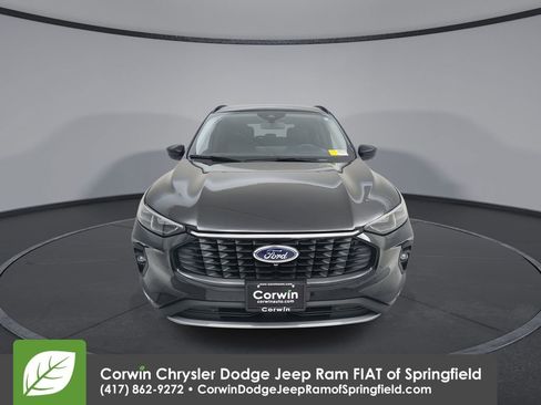 Used 2024 Ford Escape Platinum w/ Premium Technology Package image 3