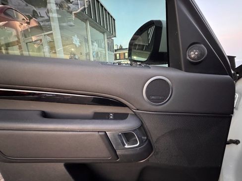 Used 2020 Land Rover Discovery SE image 24