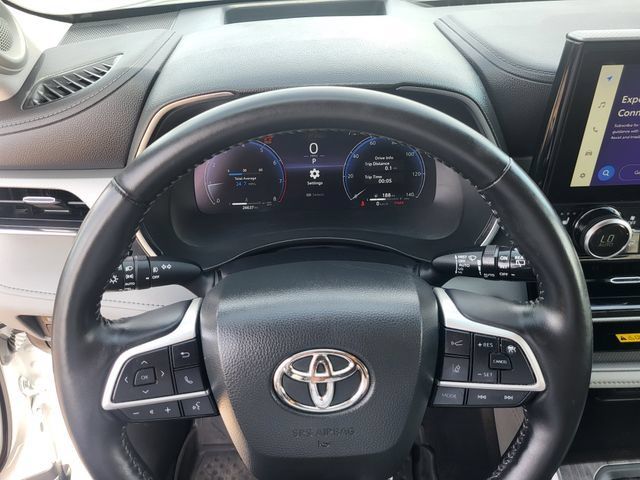 Used 2023 Toyota Highlander Platinum AWD/4WD image 14