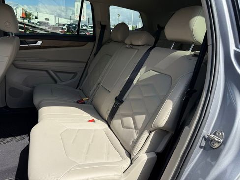 Used 2026 Volkswagen Atlas SE FWD image 4
